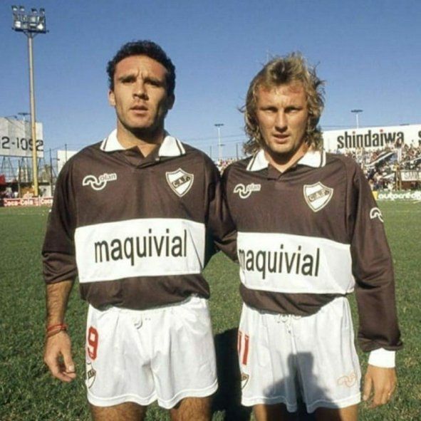 somosradioam530's tweet photo. 👉#LosMejoresDeSiempre #21Años
"Tuve la suerte de debutar con Platense en la cancha de boca, de ahí después pude jugar todos los partidos seguidos respaldado por un gran equipo y eso me permitió jugar en la selección" 
#ClaudioSpontón a @elflacorinaldi https://t.co/JZtlOShS9s
