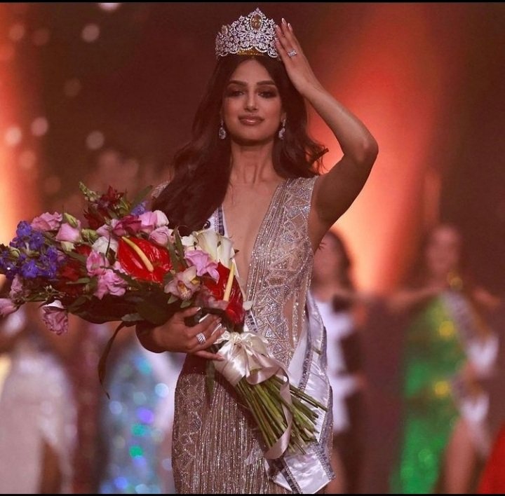 OnTheTopVE's tweet photo. Harnaaz Kaur Sandhu, from India is the New #MissUniverse Congratulations! #MissUniverse2021 #MissIndia https://t.co/C6HB73oVZq