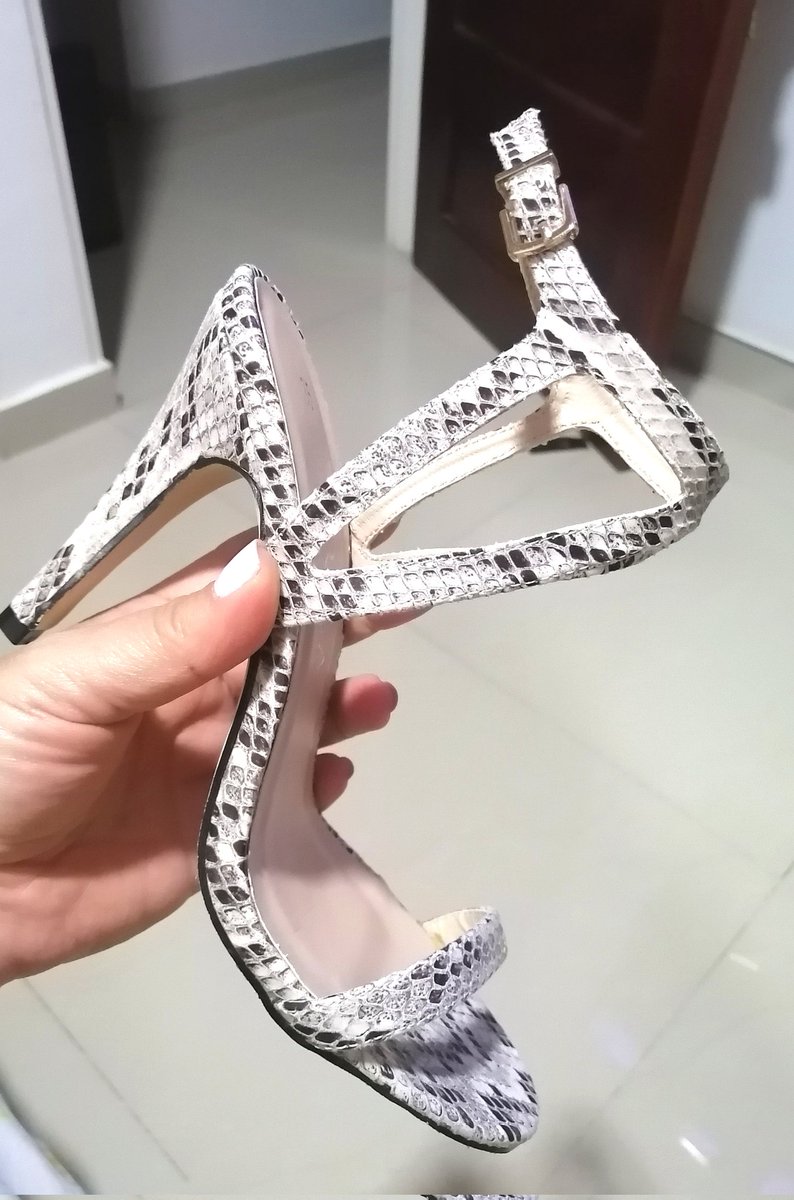 anglicaMariaU's tweet photo. #eldato hoy salí de compras con mi hija y miren lo q conseguí en $10 mil pesos vayan a #facol hay únicos pares muy 😍 https://t.co/3iGRke3OPK