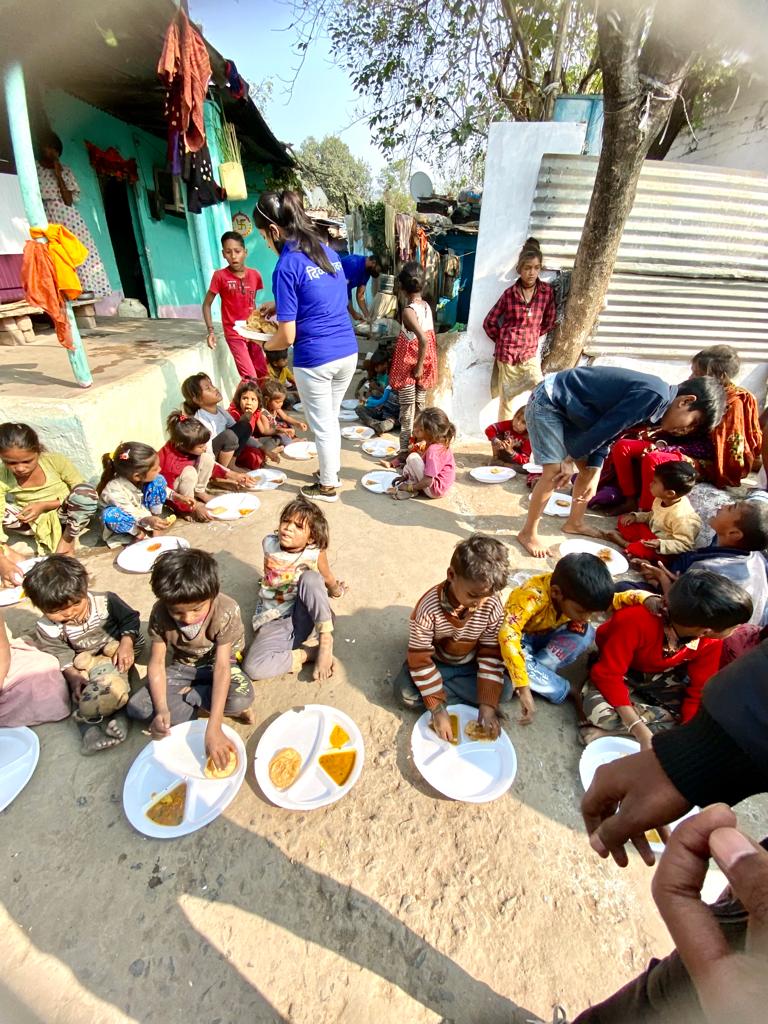 divyajeevanngo's tweet photo. #fooddrive #divyajeevanngo #onedaymeals
@PriyanshiNagar2 @Drsanskarsoni @divyajeevanngo https://t.co/GcsYzoxviO