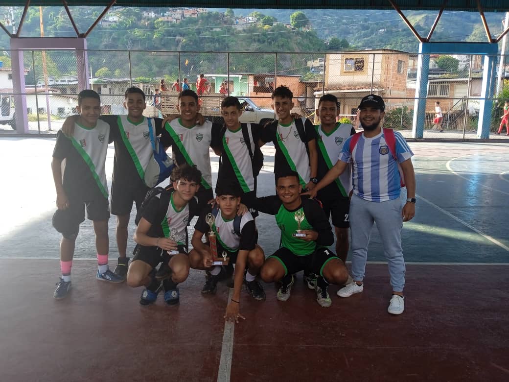 MarcaDeportAG's tweet photo. #Domingo #12Dic
Torneo Estadal Inter Clubes #FutbolSala Menor 
La Vega Stadium
Final Sub16
⚽Academia Clase 2020 vs Academia ST11 
🏆Academia Clase 2020
Final Sub18
Escuela Yoel Daboin vs Escuela San Lázaro
🏆Escuela Yoel Daboin
Árbitros
Richard Dávila
José Linares
Jordan Santos https://t.co/6eaBIDgoDk