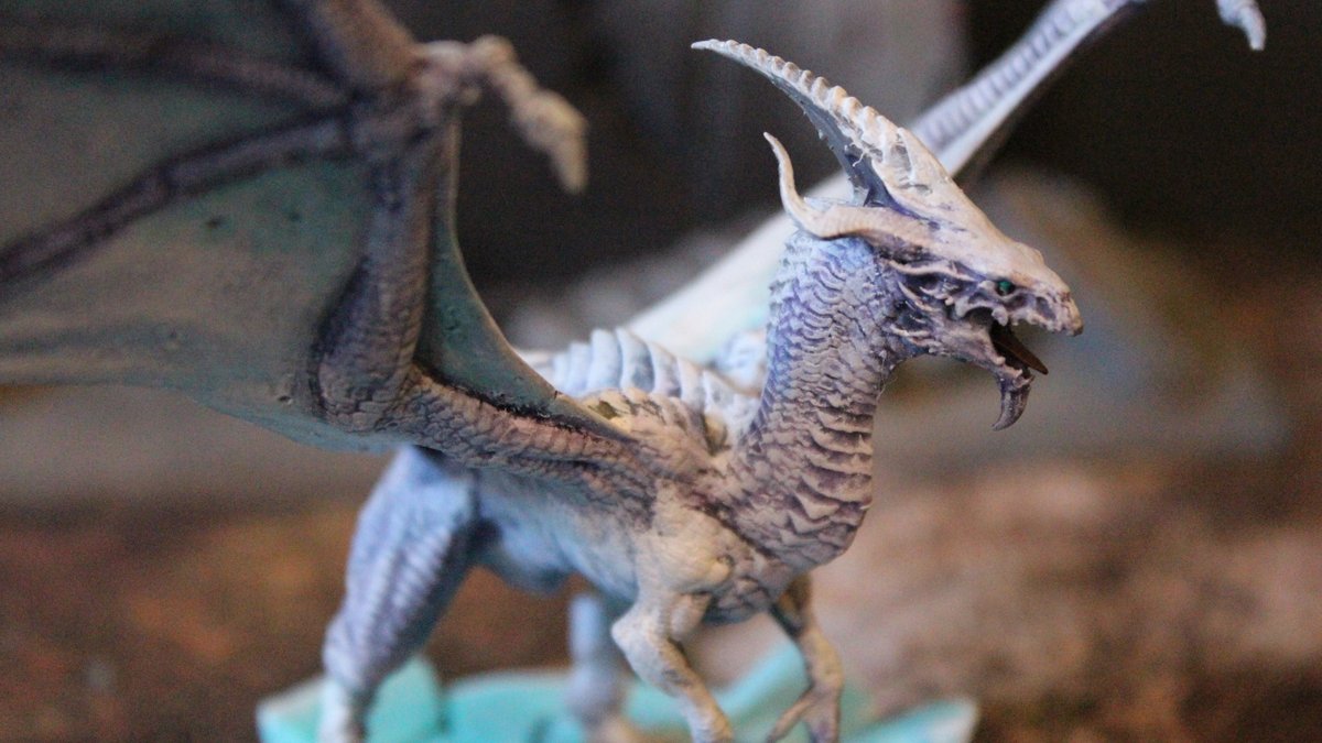 bluetable's tweet photo. White Dragon.  3D print, painted by BTP. https://t.co/bIOhwZGjTw