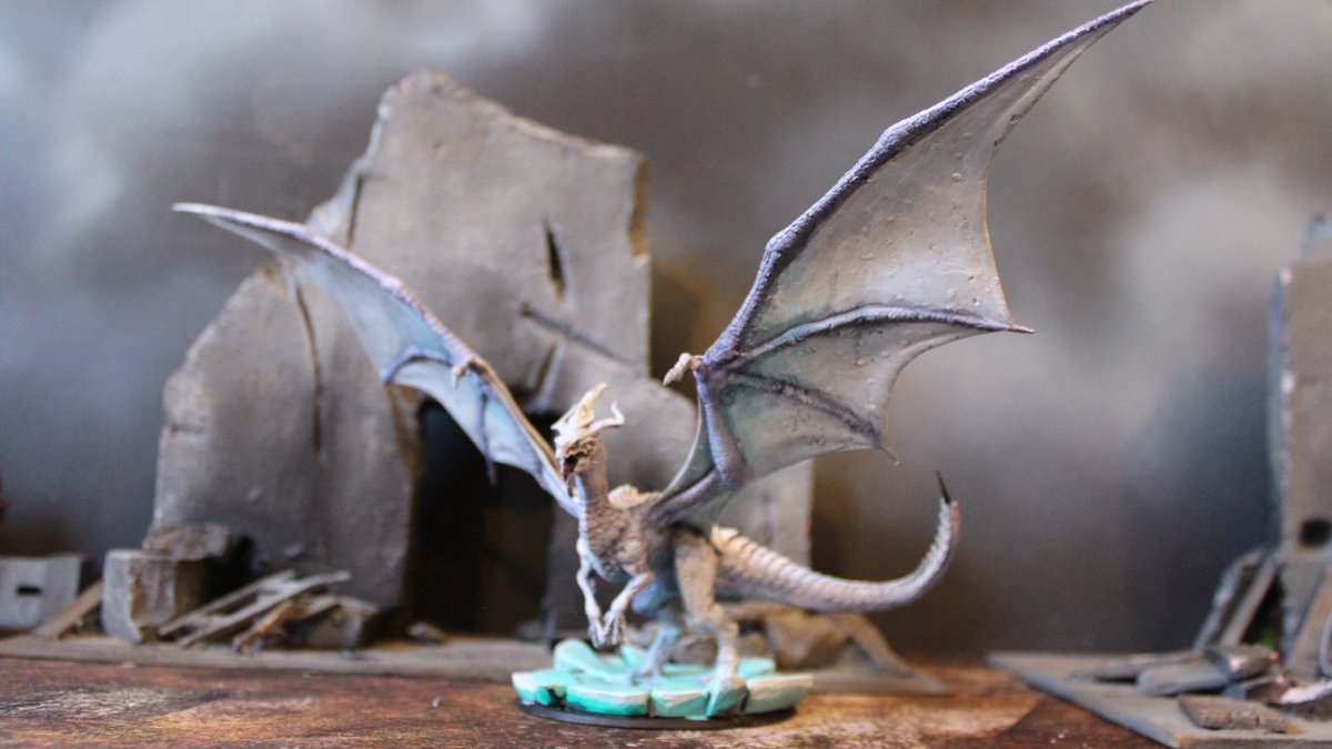 bluetable's tweet photo. White Dragon.  3D print, painted by BTP. https://t.co/bIOhwZGjTw