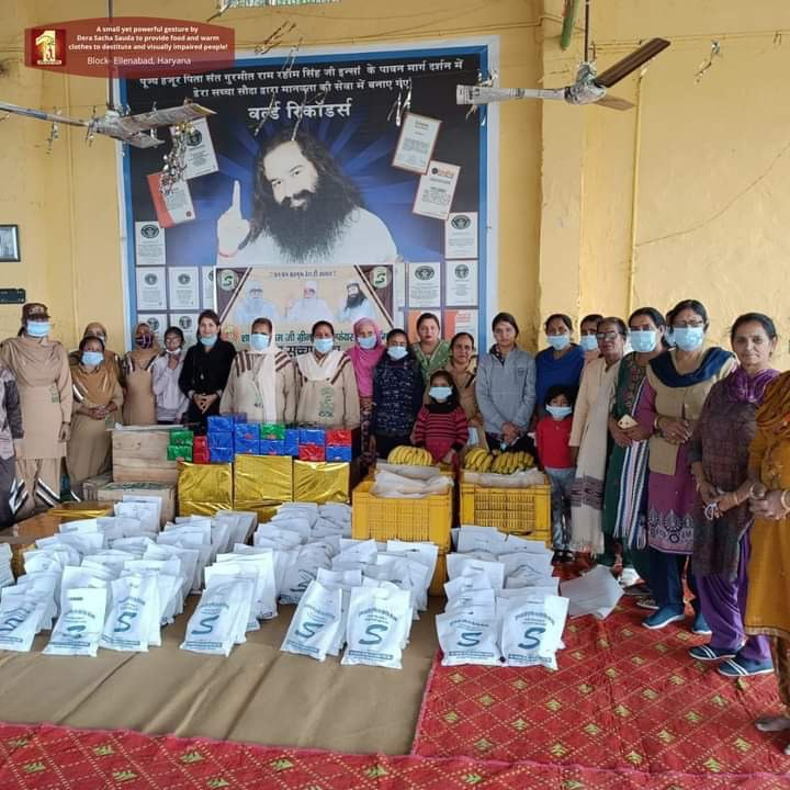 FreeLIV_me's tweet photo. Volunteers of #DeraSachaSauda distributed blankets and warm clothes to needy and needy families under the welfare initiative of Dr. Gurmeet Ram Rahim Singh Ji Insan, the true master saint. #GiftOfWarmth https://t.co/v0BQzQbH1k