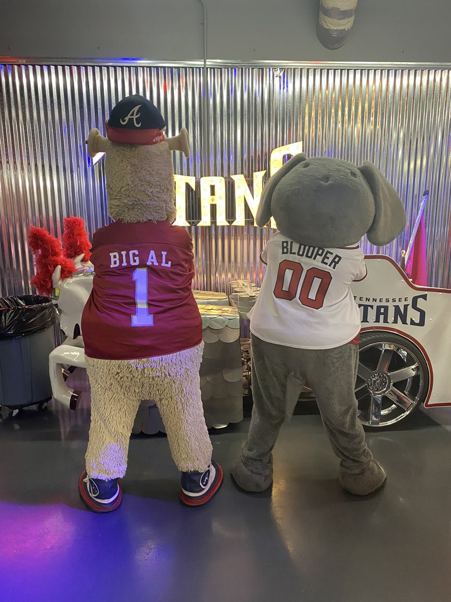UA_Big_Al's tweet photo. A little jersey swap for your thread @BlooperBraves https://t.co/RjNjcT0vns
