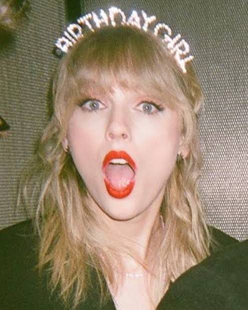 On the good side, happy birthday miss mommy taylor swift 