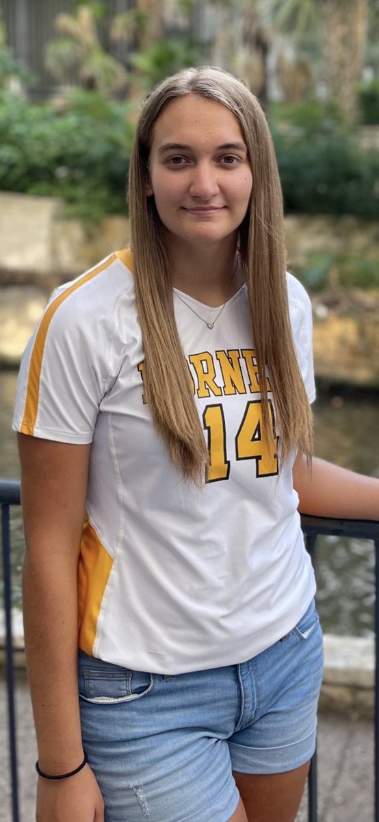sabrinabwhite's tweet photo. Happy 18th birthday!!! @AshleyPearish https://t.co/IOM7Z9wub3