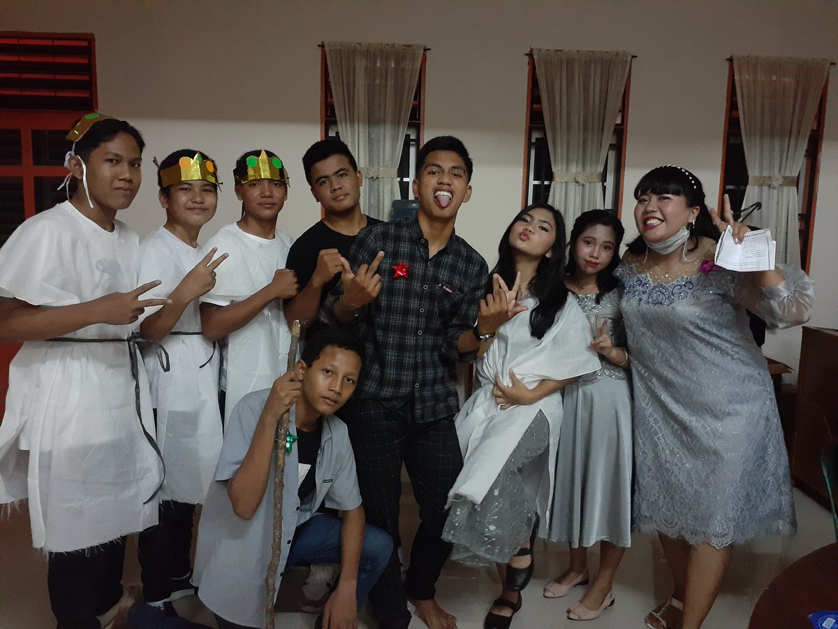 saannn24's tweet photo. @vctrkmng Wkwkkwwkw.. 
Di natal kmi kemarin ak nge handle liturgi kelahiran
Jadi teringat 😂 https://t.co/wFDzQCBnEZ