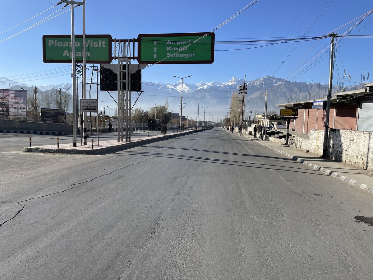 j_paljorladakh's tweet photo. Visual of Leh Ladakh at morning 9.30 AM #LadakhBandhCall 

@ndtv @ANI @TheQuint @thewire_in https://t.co/cgJbLllhxb