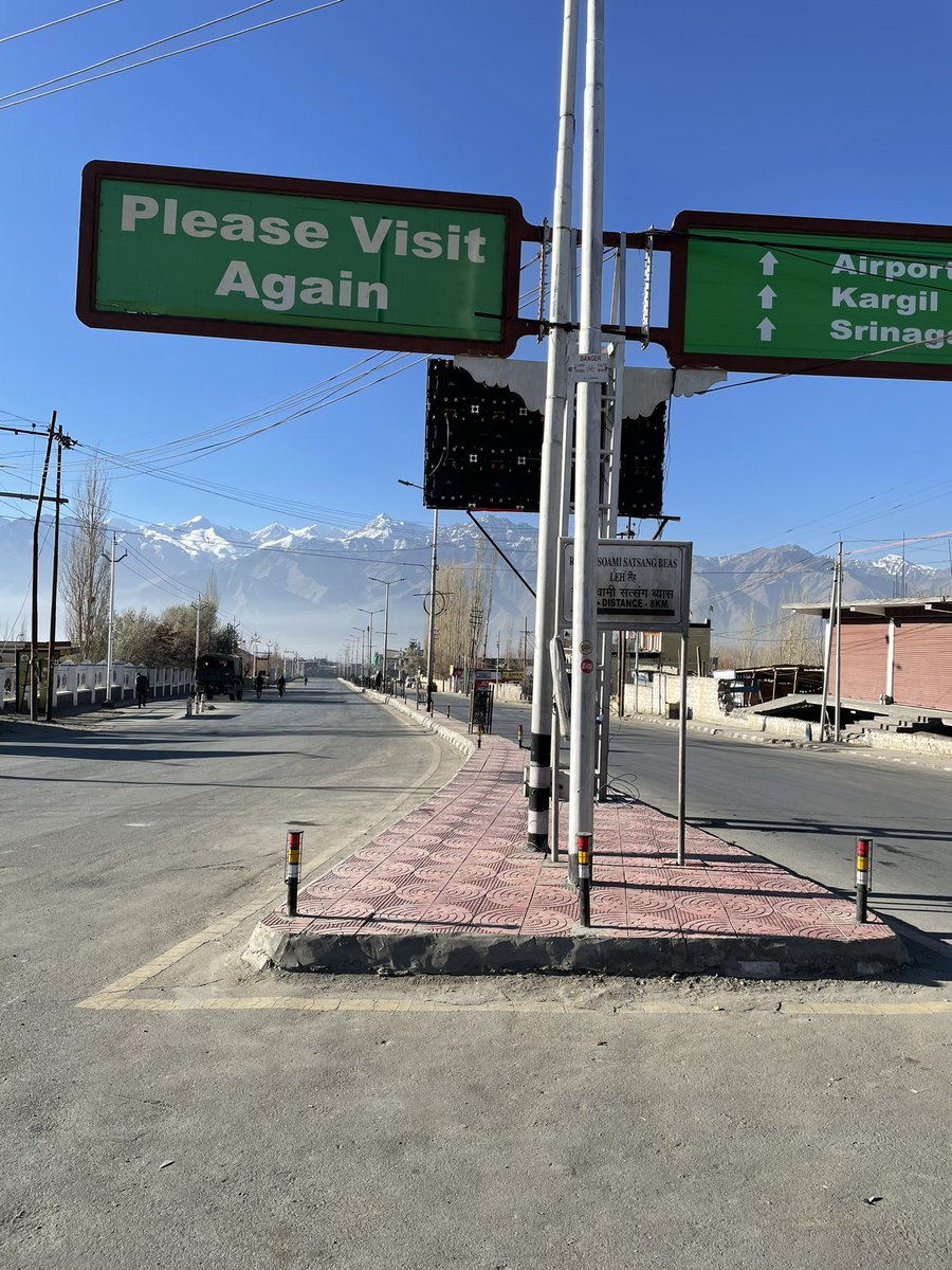 j_paljorladakh's tweet photo. Visual of Leh Ladakh at morning 9.30 AM #LadakhBandhCall 

@ndtv @ANI @TheQuint @thewire_in https://t.co/cgJbLllhxb