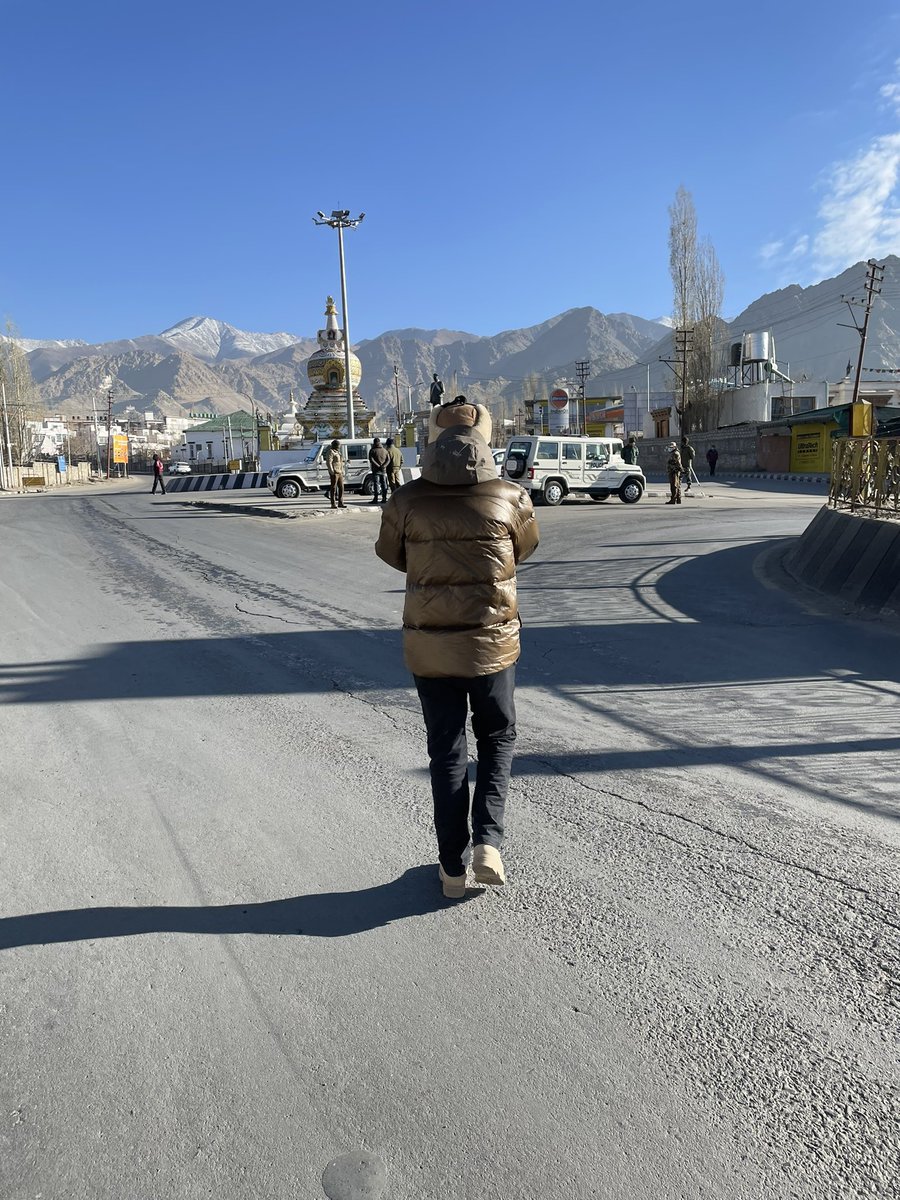 j_paljorladakh's tweet photo. Visual of Leh Ladakh at morning 9.30 AM #LadakhBandhCall 

@ndtv @ANI @TheQuint @thewire_in https://t.co/cgJbLllhxb