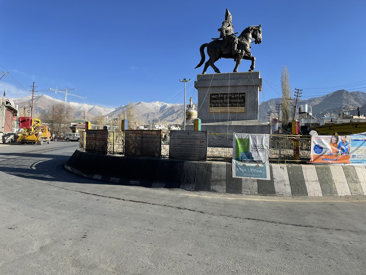 j_paljorladakh's tweet photo. Visual of Leh Ladakh at morning 9.30 AM #LadakhBandhCall 

@ndtv @ANI @TheQuint @thewire_in https://t.co/cgJbLllhxb