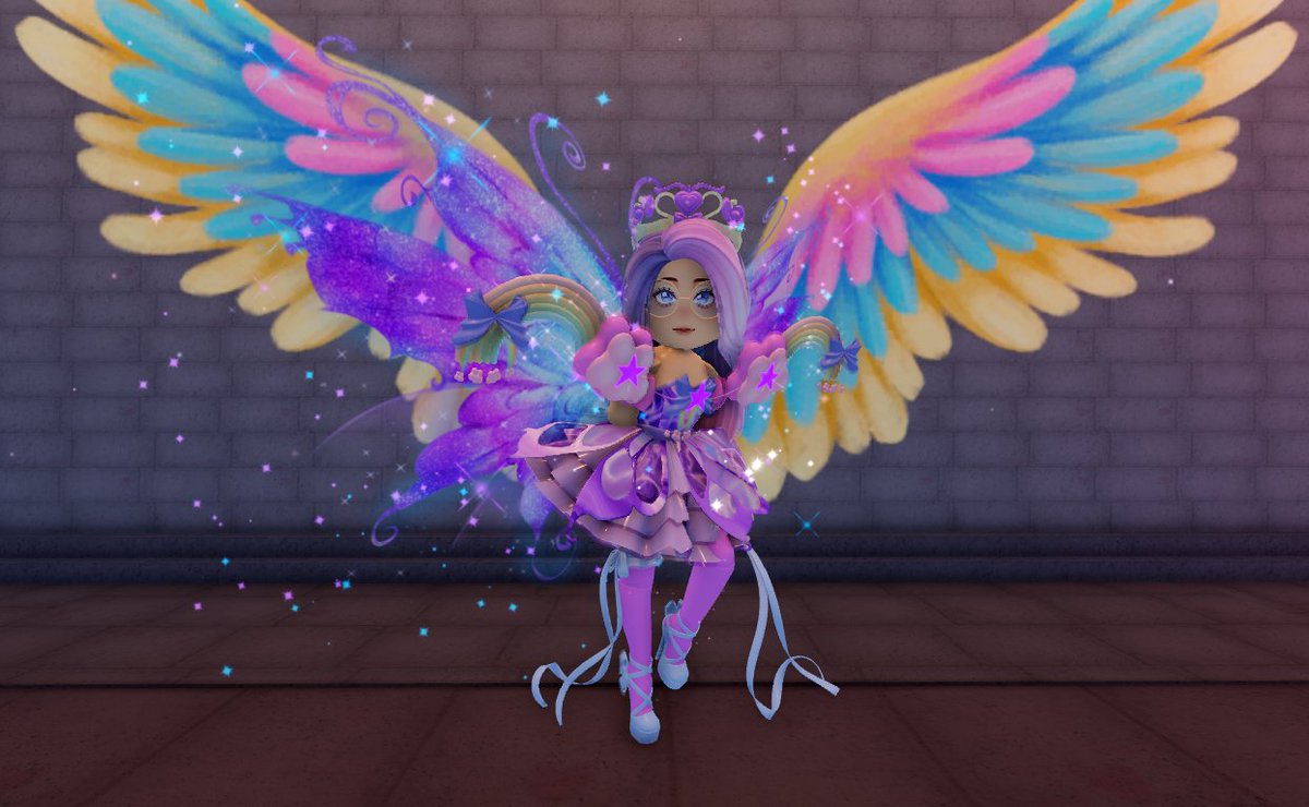 ValuedViolet's tweet photo. #RHFirstvsLast CHICKEN LEGS ERA SUPREMACY 👏 #RoyaleHigh #royalehighoutfits #royalehighglowup #robloxroyalehigh #roblox #RHTC @cybernova there's such a big difference! https://t.co/D1yWog9Ed0