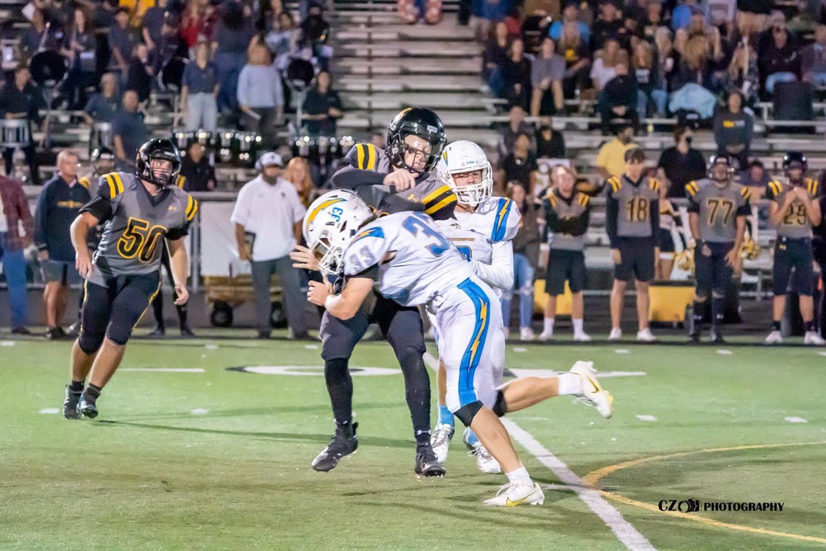 @AndrewMcCar33 
- Team Defensive MVP
- Canyon League Linebacker Of The Year
- 1st Team All Ventura County 
- School Record 26.5 TFL’s in a season
#TheNightmare
⚡️⚡️⚡️