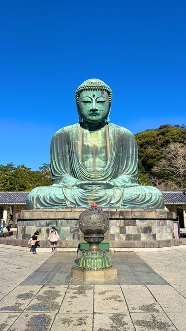 鎌倉大仏 紅葉は終わりかけだけどまだ綺麗なところもありますね 