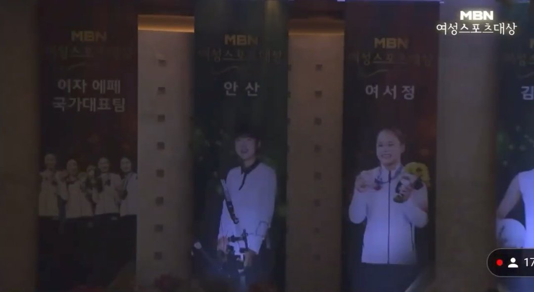 kismanj22's tweet photo. 사진 풀어주세요...
여성 국가대표 선수들 사이에서 활 든 산이 너무 멋있어!!!❤❤❤ https://t.co/vH5wWzBjCW