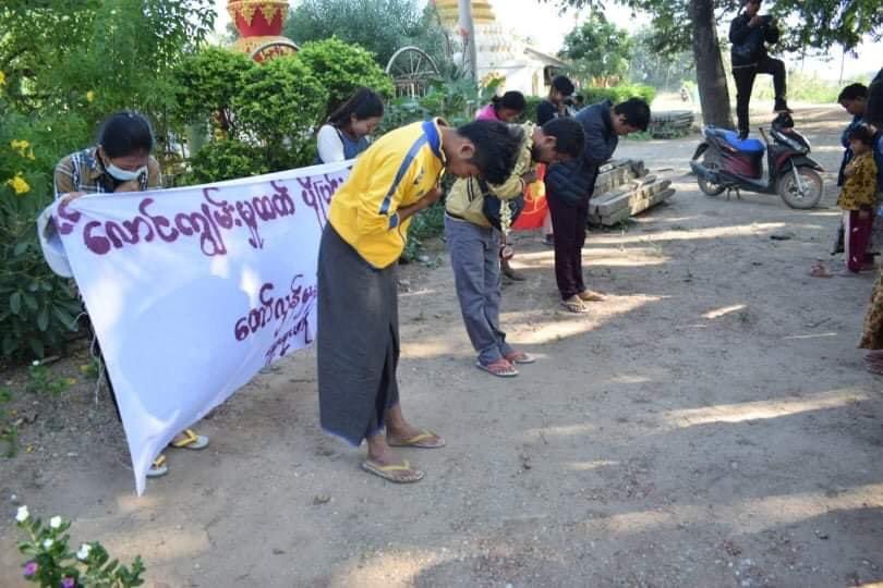 Locals from Northern Salingyi and Eastern Yinmarpin Tsp marched together on the streets to overthrow the Military Dictatorship.

#WarCrimesOfJunta
#Dec13Coup 
#WhatsHappeningInMyanmar