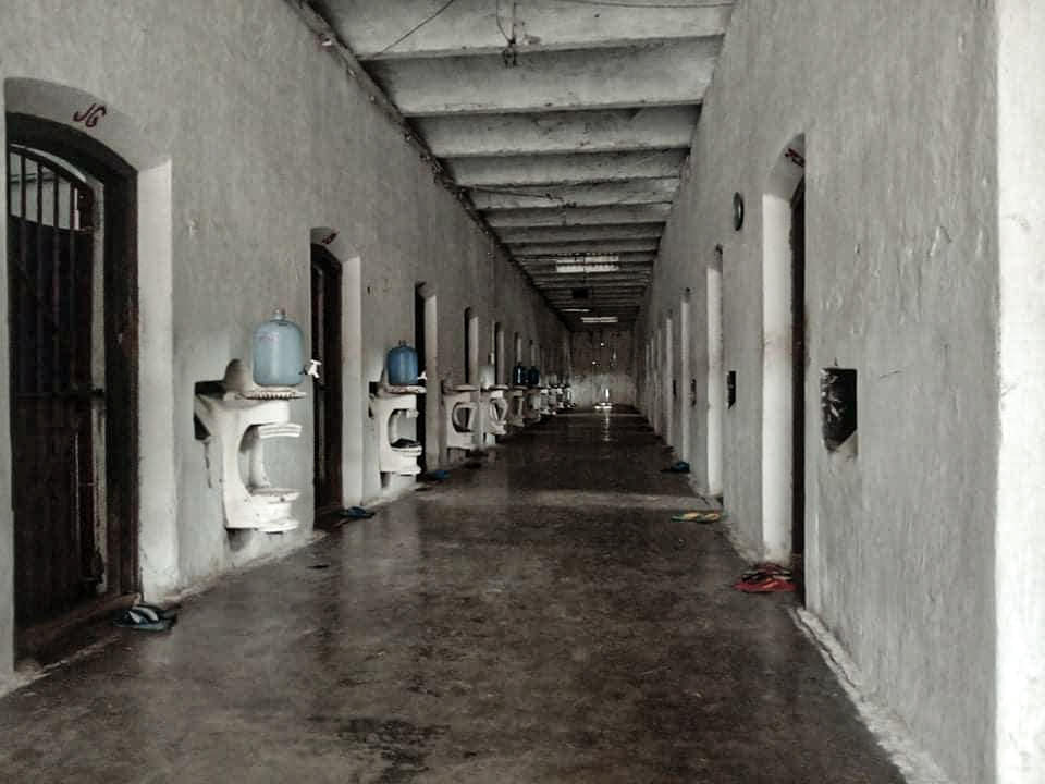 thinzashunleiyi's tweet photo. #InseinPrison📸

Let's not forget our comrades locked up inside prisons by Minaunghlaing Armed Group (MAG) in Myanmar. 

Our comrades joined in #HumanRightsDay #SilentStrike  w/hunger strike &amp; ended it w/Thway Thit Sar song. 

They were tortured &amp; confined solitarily for that👇 https://t.co/dcKWKMb60P