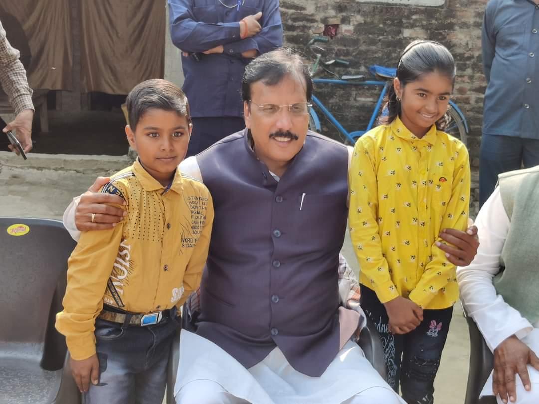 advrayadav's tweet photo. श्री @RajeevRai जी का सपना हर चेहरे पर मुस्कान देखना है, उनका मानना है कि  जीवन मे कुछ ऐसा करो जो लोगो को खुशियां दे।।
@yadavakhilesh @advrayadav @fans_rajeev @rksyadav https://t.co/X7KXe0wyO8
