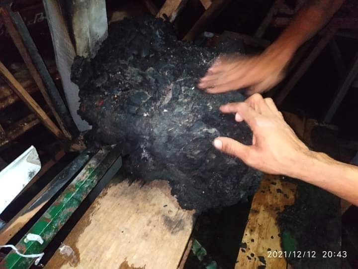 KhantNy28683547's tweet photo. At least seven people were arrested by military council after a fire broke out in Aung Tha Pyay hall at a basic education high school in #Inbin town, #Myanaung township, #Ayeyarwady Division at around 8 pm on December 12.

#WarCrimesOfJunta
#Dec13Coup
#WhatsHappeningInMyanmar https://t.co/Wm0sMZSW0r