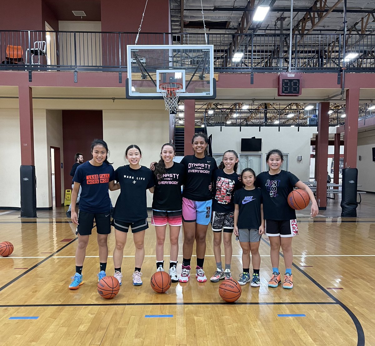 CoachT2NCD's tweet photo. Age, doesn’t matter…
Grade, doesn’t matter…
Team you play for, doesn’t matter…
Girls wanting to get extra work in and get shots up, I’m all for it. Thank You ladies for a great night of shots, pushing and encouraging one another. #Free #SundayShooting #GrowTheGame https://t.co/du38ucBSrM