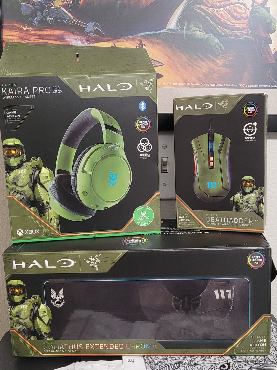 QuantumFla5h's tweet photo. For as much shit as I give @Razer , I still got all the @Halo stuff to finish the fight https://t.co/LcbdFewfXe