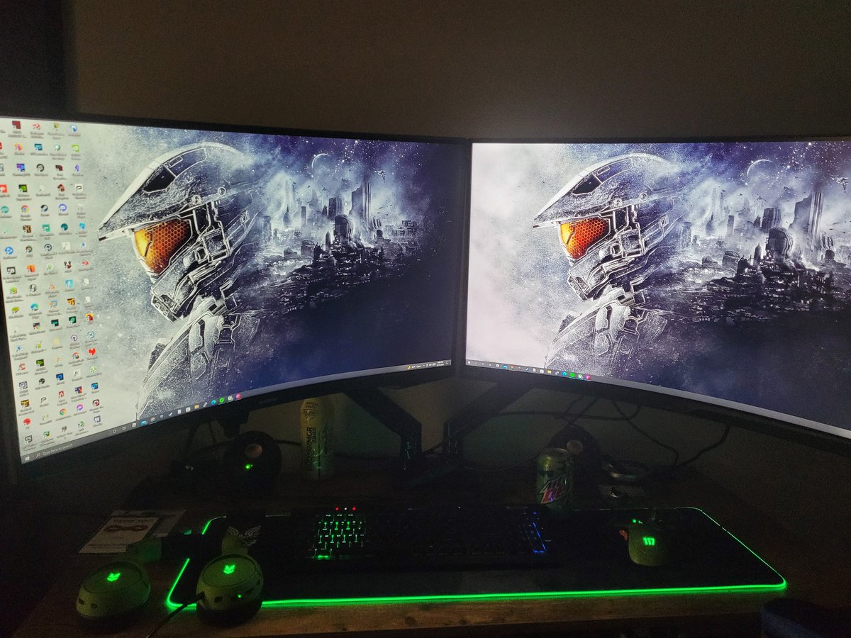 QuantumFla5h's tweet photo. For as much shit as I give @Razer , I still got all the @Halo stuff to finish the fight https://t.co/LcbdFewfXe