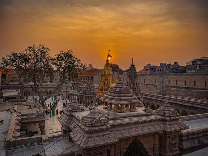 ArchitaRoychow3's tweet photo. 🚩 কাশী বিশ্বনাথ ধাম ; হর হর মহাদেব 🕉️🔱
দিব্য কাশী ভব্য কাশী।

#KashiVishwanathDham
@Amitava_BJP @amitmalviya @poojakapilmisra @narendramodi @BajpaiUsha https://t.co/7BVfplJhNJ