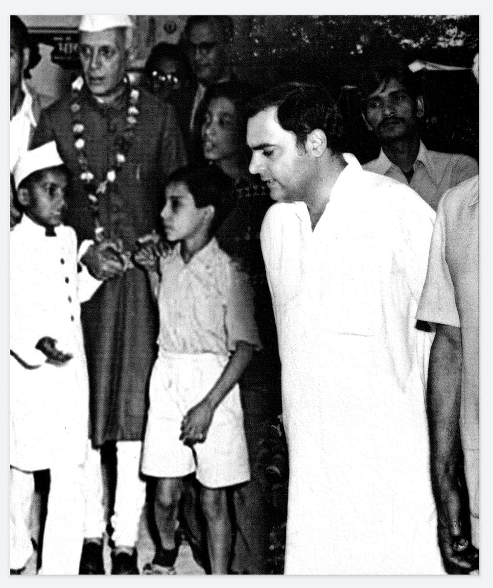 TheNehruBlog's tweet photo. Jawaharlal Nehru visits Jamia Millia Islamia along with Rajiv Gandhi
source: Partners in Freedom (Mushirul Hasan and Rakhshanda Jalil)
@RakhshandaJalil
#Nehru #JMI #Jamia #PartnersInFreedom https://t.co/bL4TSxB7Qd