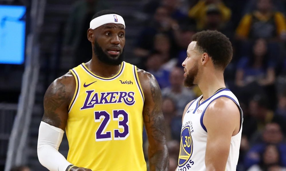 BallsackSports's tweet photo. Don’t look now, but LeBron has more 30 point games than Curry this year. https://t.co/XG6NvdHN7b
