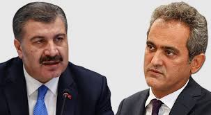 SlayerKiral's tweet photo. Okulu kapatın bak ayak baş parmağındaki tırnağın içindeki yağlı kiri yalayıp yutarım bak hadi #MahmutÖzerOkullarOnline https://t.co/NjjHmcYDNq