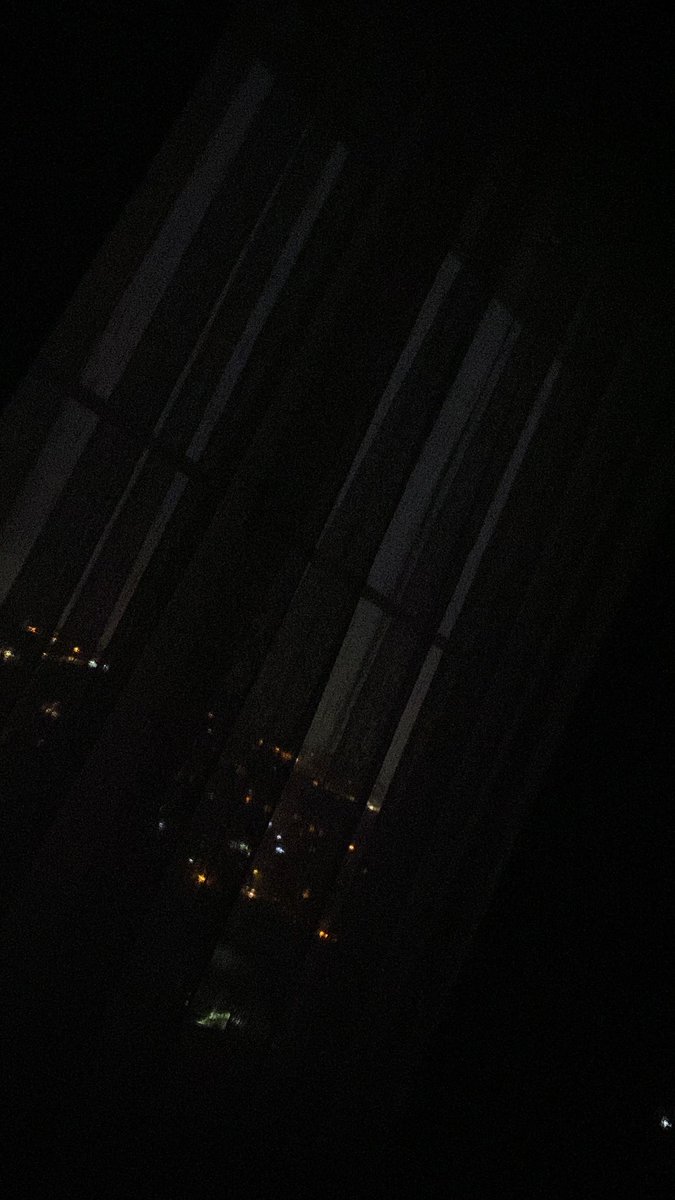 Saat 07:50… Vücut saati de uygun değil, bireysel güvenlik de! İsterim ki bir #boykot yapalım; çocukları okula geç gönderelim, işe geç gidelim vb. Ama bıkmışlıktan buna hali olmayan bir halk olduk 😔 “birlikte” yapabileceklerimizi unuttuk! Uyurken “satıldık” ey halkım