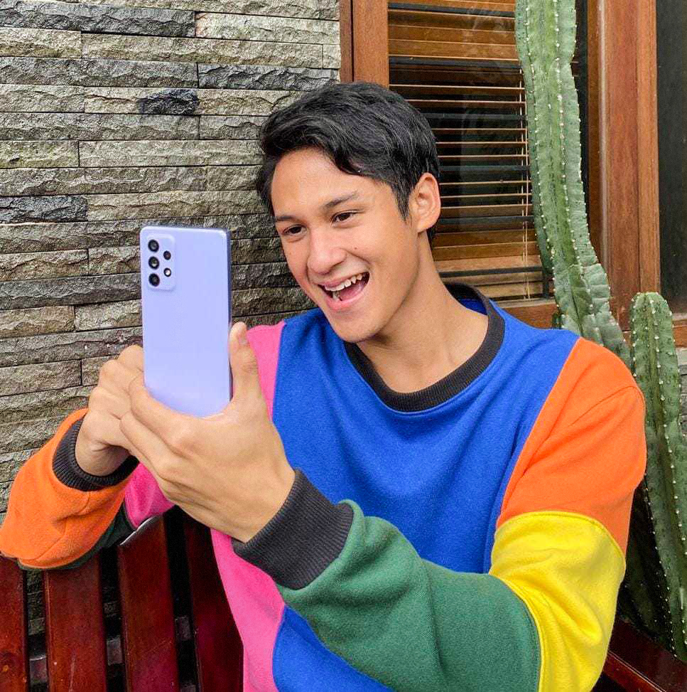 samsungID's tweet photo. Antonio gak pernah gak ngerasa awesome apapun kegiatannya kalau ada #GalaxyA52s5G yang punya #PowerfulPerformance!

Jadiin hari kamu awesome juga menuju akhir tahun dengan year-end special offers hanya sampai 9 Januari 2022, dapatkan di sini https://t.co/ISXzhvc386 https://t.co/wHXwkDCabV