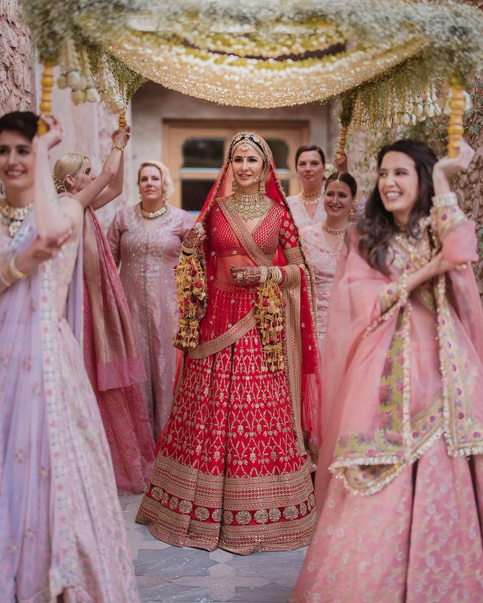 isabellekaifFC_'s tweet photo. The most precious moment ♥️♥️ #IsabelleKaif #KatrinaKaif #KatrinaVickywedding https://t.co/3yGQo7B1mT