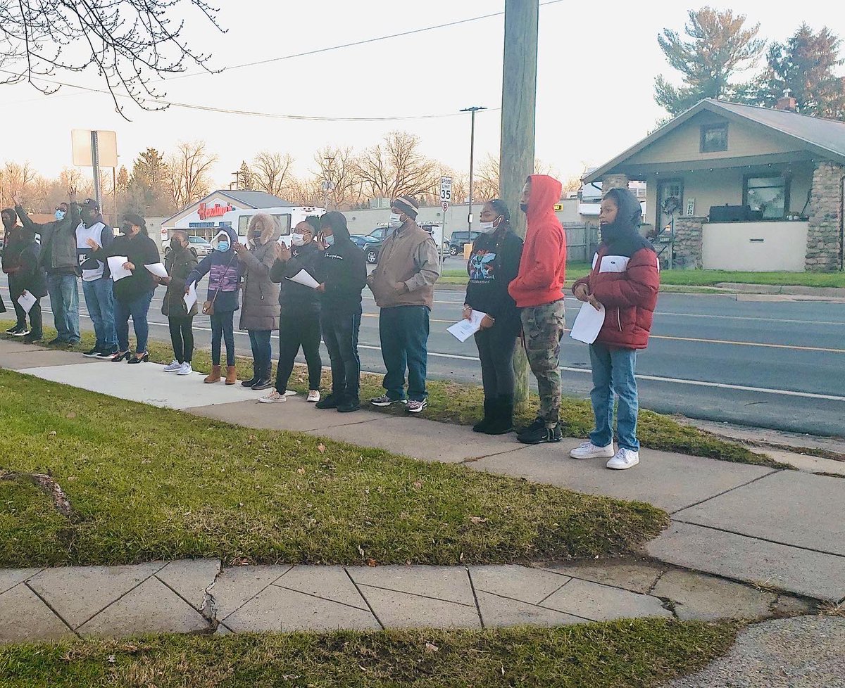 DrMTScott's tweet photo. 🎄So happy that our @GBCKazoo Youth Ministry & a few parents went out Christmas caroling Sunday afternoon for the senior citizens and members that are home bound! #merrychristmas #community #outreach #youth #youthministry #advent #intergenerationalministry #galilee #galilee https://t.co/VAAxu6vC8O