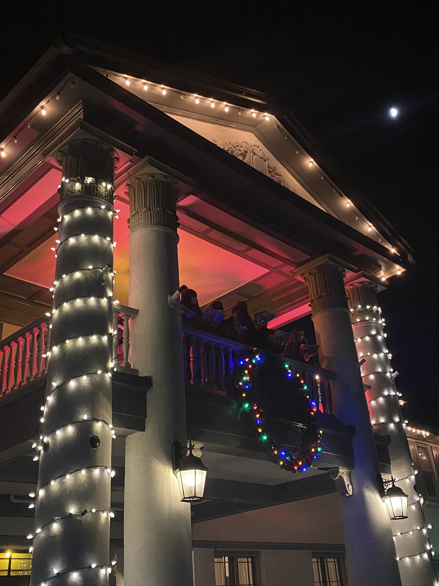frankscarpitti's tweet photo. @cityofmarkham ‘s @HeintzmanHouse looking magical for Christmas. Great venue on the front lawn for 2021 Carol Singing by the talented Upper Canada Chorus. Thanks Ken Steinberg &amp; Board including @KeithIrish1 for all that you do for this special treasure https://t.co/n9JigIbXuf