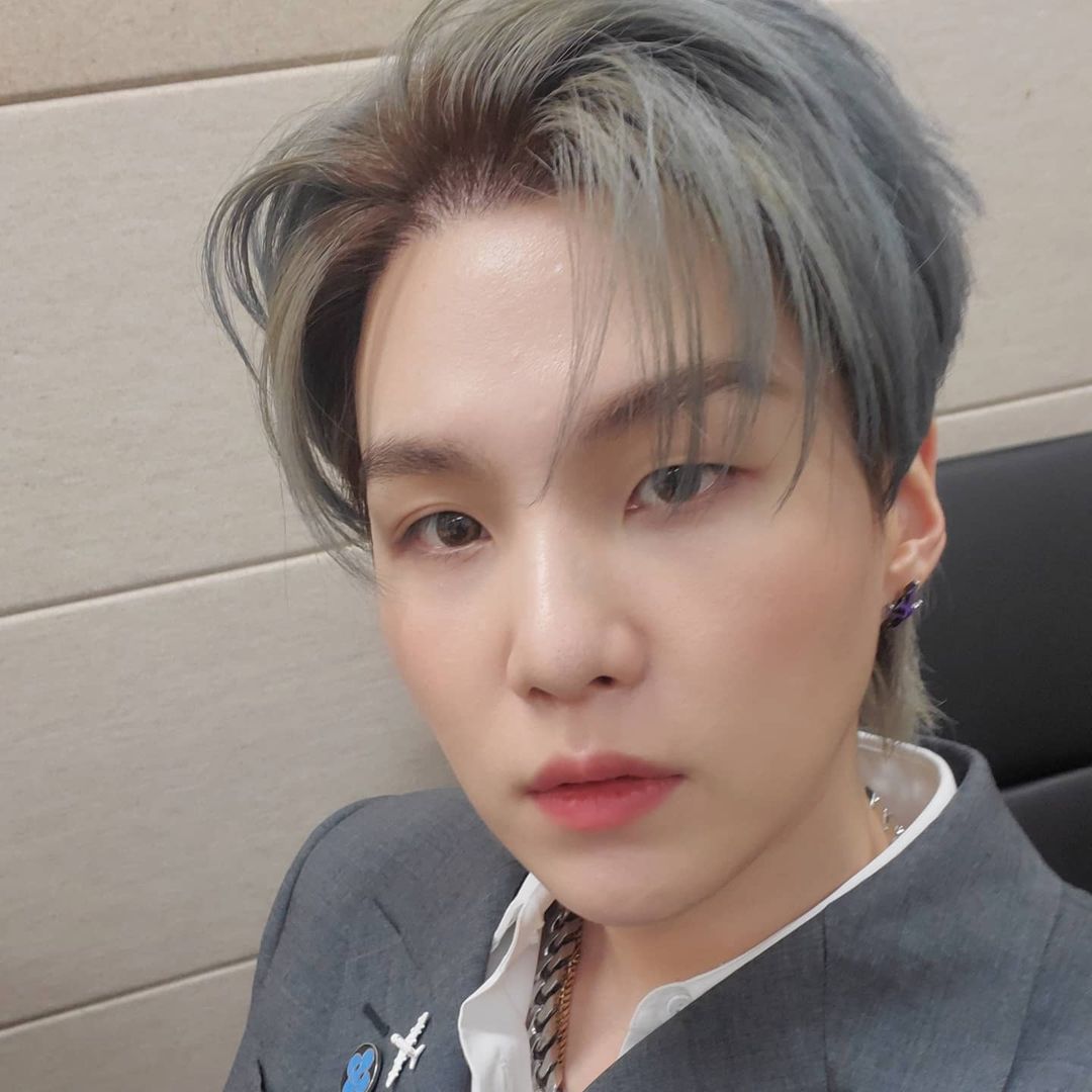ZER0XBLACK's tweet photo. 211213 SUGA Instagram 
agustd: LV💜
https://t.co/4aihKjFPlj
#BTS #방탄소년단 @BTS_twt https://t.co/a6nBhIxXbf
