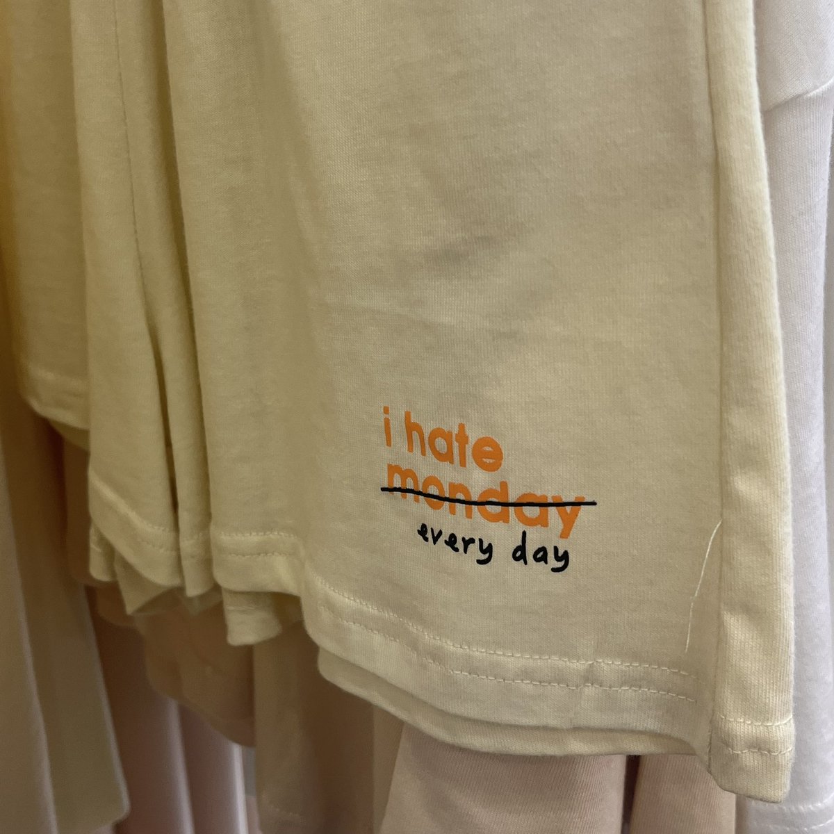 พูดแทนใจกุมาก จริงๆแล้วกุไม่ได้เกลียดวันจันทร์ แต่เกลียดทุกวัน(ที่ไม่ใช่วันหยุด) 55555555555555555555