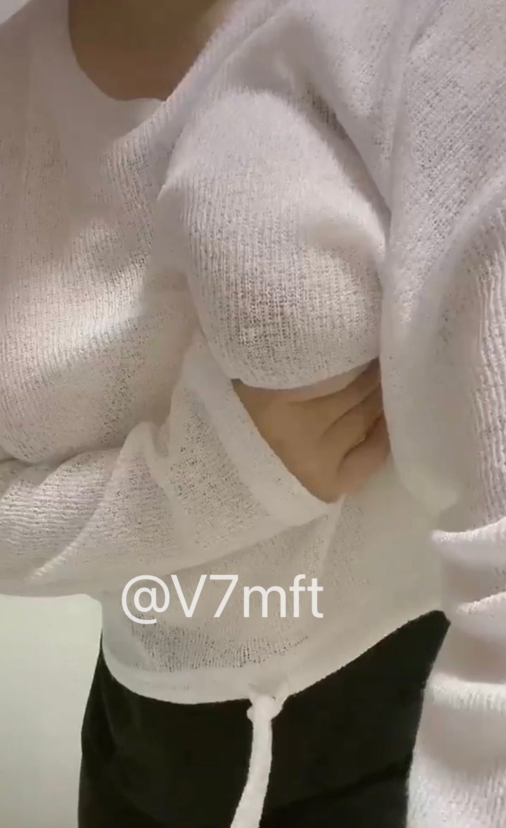V7Mft's tweet photo. 회사에 노브라로 젖 출렁출렁 흔들면서 출근 ㅎ #섹트 https://t.co/cSkKqfQ2du