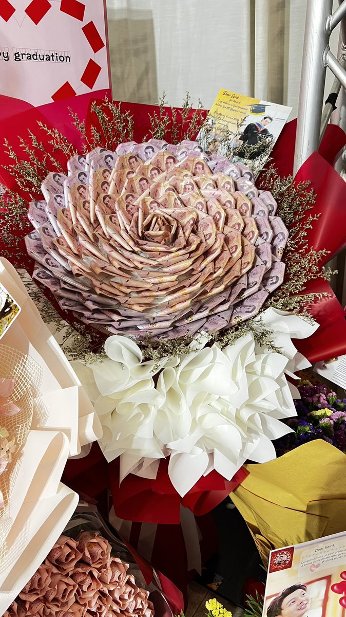 Our Money flowers presents for <a href="/Saint_sup/">Saintsup 🎬</a> congratulations him graduate ❤️🥳🥳
#มาม๊าครับเซ้นต์จบแล้วนะ
#Saint_sup <a href="/Saint_sup/">Saintsup 🎬</a>
#MingEr