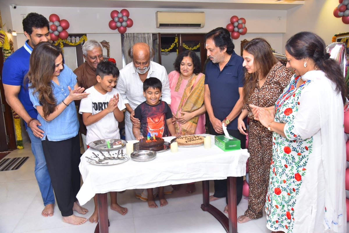 aksrfrajini's tweet photo. Thalaivar Birthday Special Pics #Dec12th #HBDSuperstarRajinikanth @rajinikanth sir โฅ๐ https://t.co/wMqpqRngG3