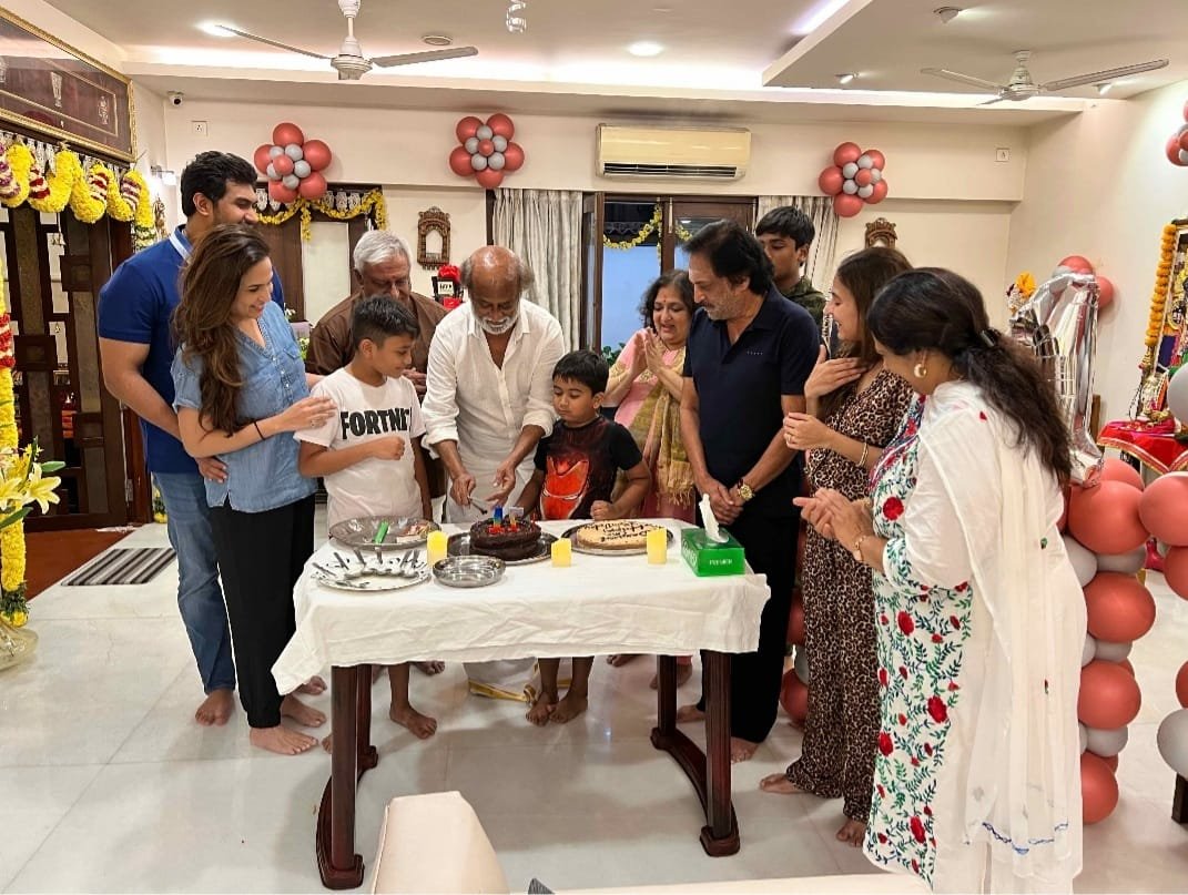 aksrfrajini's tweet photo. Thalaivar Birthday Special Pics #Dec12th #HBDSuperstarRajinikanth @rajinikanth sir โฅ๐ https://t.co/wMqpqRngG3