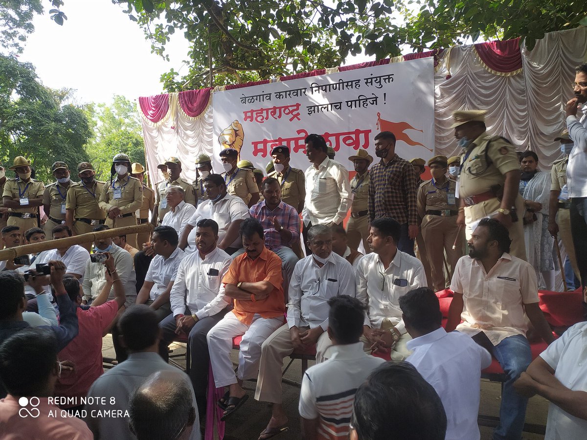 piyushhaval's tweet photo. कर्नाटक दडपशाहीच्या विरोधात सीमावासियांच्या महामेळाव्याला पोलिसांची आडकाठी.समिती नेते व् कार्यकर्ते व्यासपिठावर ठाण मांडून बसले.महाराष्ट्र आता तरी जागा होणार का ? 
@AGSawant @waglenikhil @ameytirodkar @AsimSarode @kolhe_amol @PawarSpeaks @OfficeofUT @ShivsenaComms @mieknathshinde https://t.co/QzS8ybFLrm