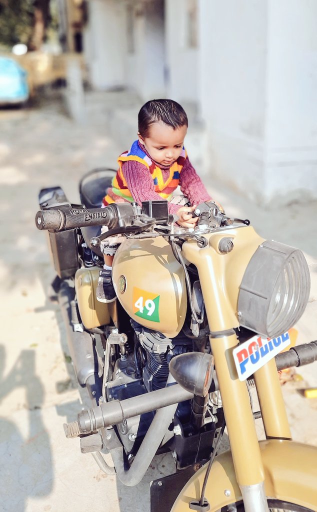TheCop_Navneet's tweet photo. #ROYAL #ENFIELD
#SUPERRIDER https://t.co/jcyHcPcC1u
