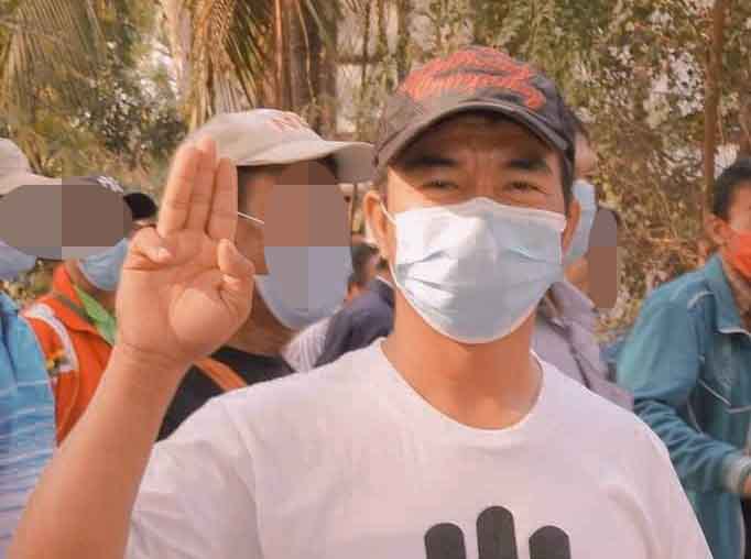 ActivistLittle's tweet photo. Ko Aung San Lin, a reporter of @dvbburmese, was violently beaten and abducted by 20 #MyanmarMilitaryTerrorists in Sagaing's Shwebo District, Wetlet Tsp, Pinzin Vlg, on Dec 11 night.

#Dec13Coup #JournalismIsNotACrime #WhatsHappeningInMyanmar https://t.co/neDdQQimsV