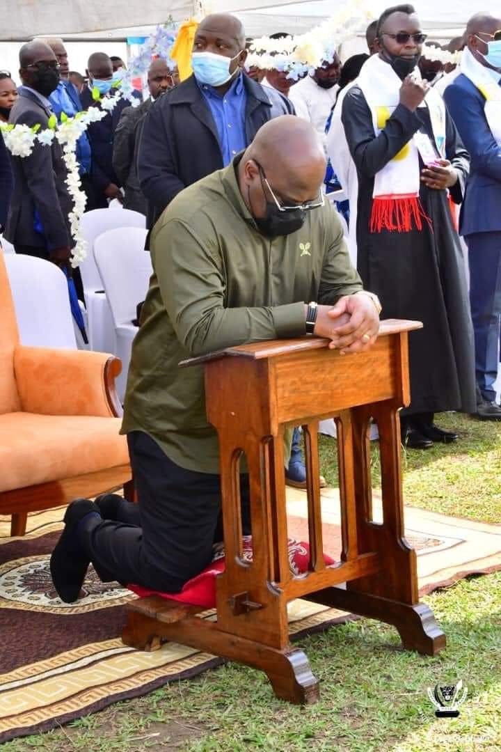 darqyo's tweet photo. Jour J, à quelques heures de son adresse à la nation, @fatshi13 se confie d'abord à Dieu. #SNEL @rtncofficielle1 @PatrickMuyaya soyez vraiment à la hauteur de l'événement. https://t.co/8oeqQqOOvk