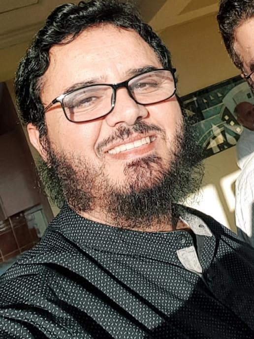 إنا لله وإنا إليه راجعون
لله ماأخذ ولله ما أعطى وكل شيء عنده بأجل مسمى 
انتقل إلى رحمة الله الواسعة  شيخنا وفقيدنا الغالي
#مشرف_الشهري  
كم له من أيادي بيضاء على طلاب العلم بنشر البحوث و الرسائل العلمية و رفع الكتب 
غفر الله  لك وجعل ما أصابك كفارة ورفعةلك 
اللهم اغفر له وارحمه