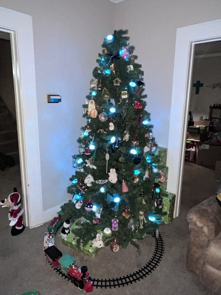 Good morning <a href="/Slave2Sin/">Tanner</a>  and <a href="/CherylAWolfe/">Cher</a> here’s our tree