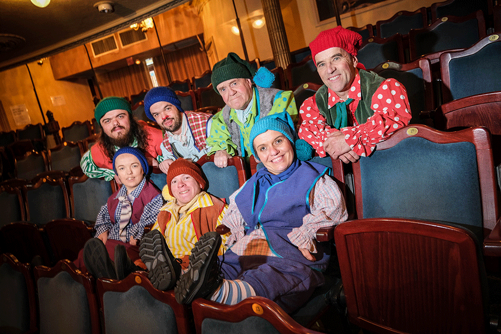 Heigh Ho, Heigh Ho, it’s off to panto from the red carpet they go! ➡ bit.ly/3lZe5yB Meet @HarrisonWDavis, @HayleyBurroughs, @IamAaronHaw and more stars of @Grand_Theatre's family pantomime Snow White! 03 Dec- 02 Jan 2022! #snowwhiteandthesevendwarfs #panto