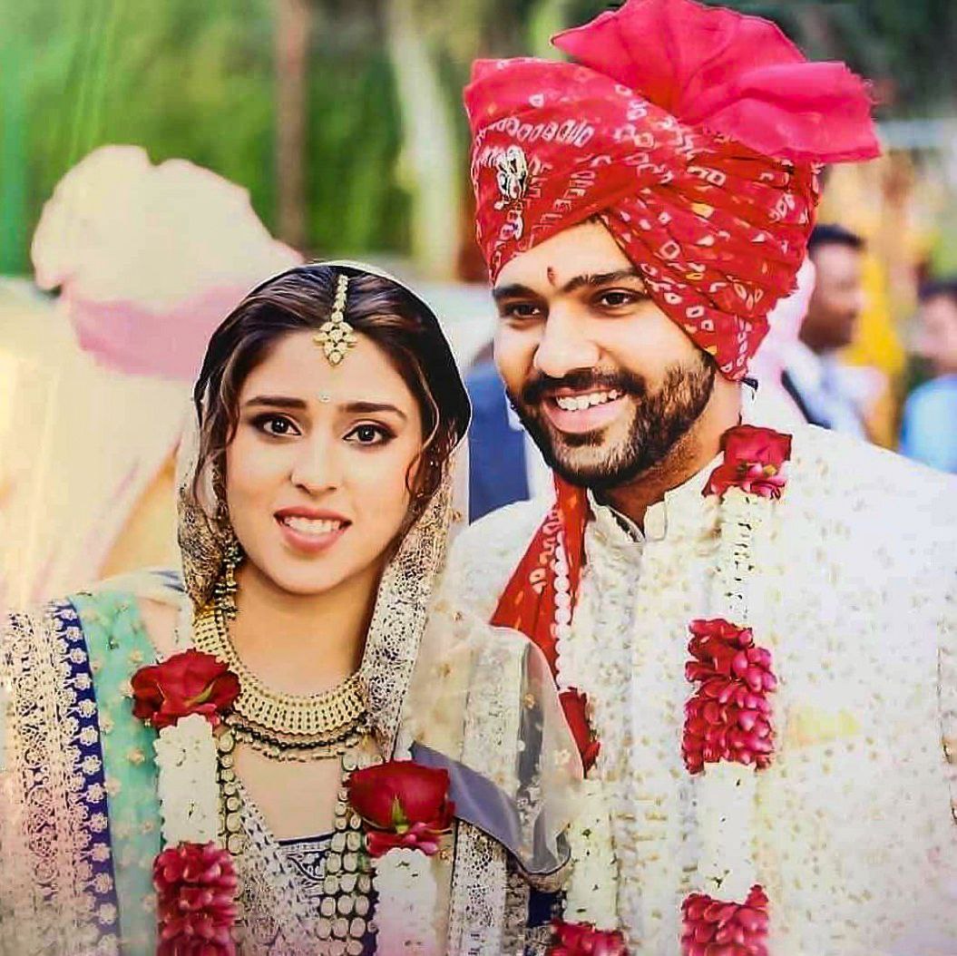 kapate_somesh's tweet photo. On This Day In 2017 Rohit Sharma Scored his 3 ODI Double Hundred ๐๐ฅ
Happy anniversary #Rohika ๐
@ImRo45โค๏ธ@ritssajdeh
#6YearsOfRohika
#RohitSharma
#BCCI
#MumbaiIndians
#rohitnewcaptain https://t.co/2r0xqB6DzQ